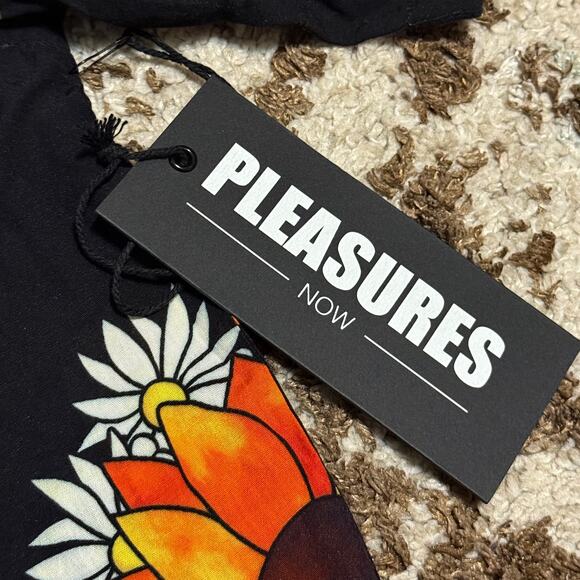 NWT Pleasures Verona Beach Leonardo DiCaprio Button Up Size M Romeo and Juliet - Picture 4 of 8